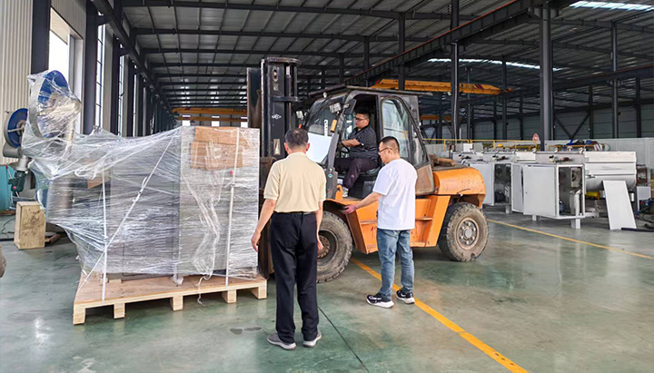 大型330斬拌機發貨